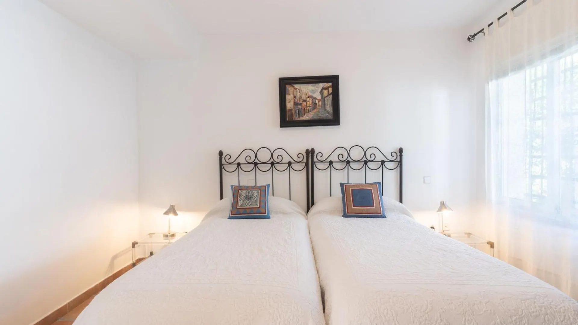 Villa By The Beach 5 Bedrooms Μαρμπέλλα