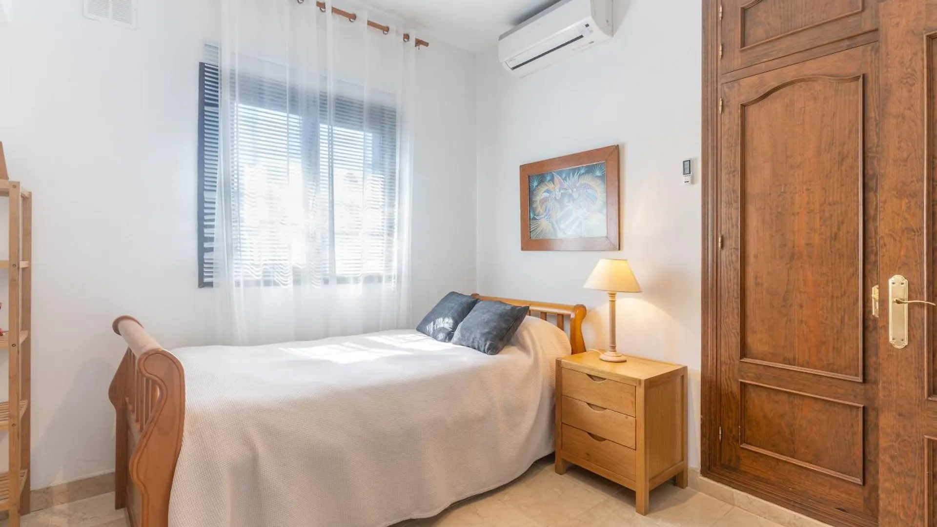 Villa By The Beach 5 Bedrooms Μαρμπέλλα