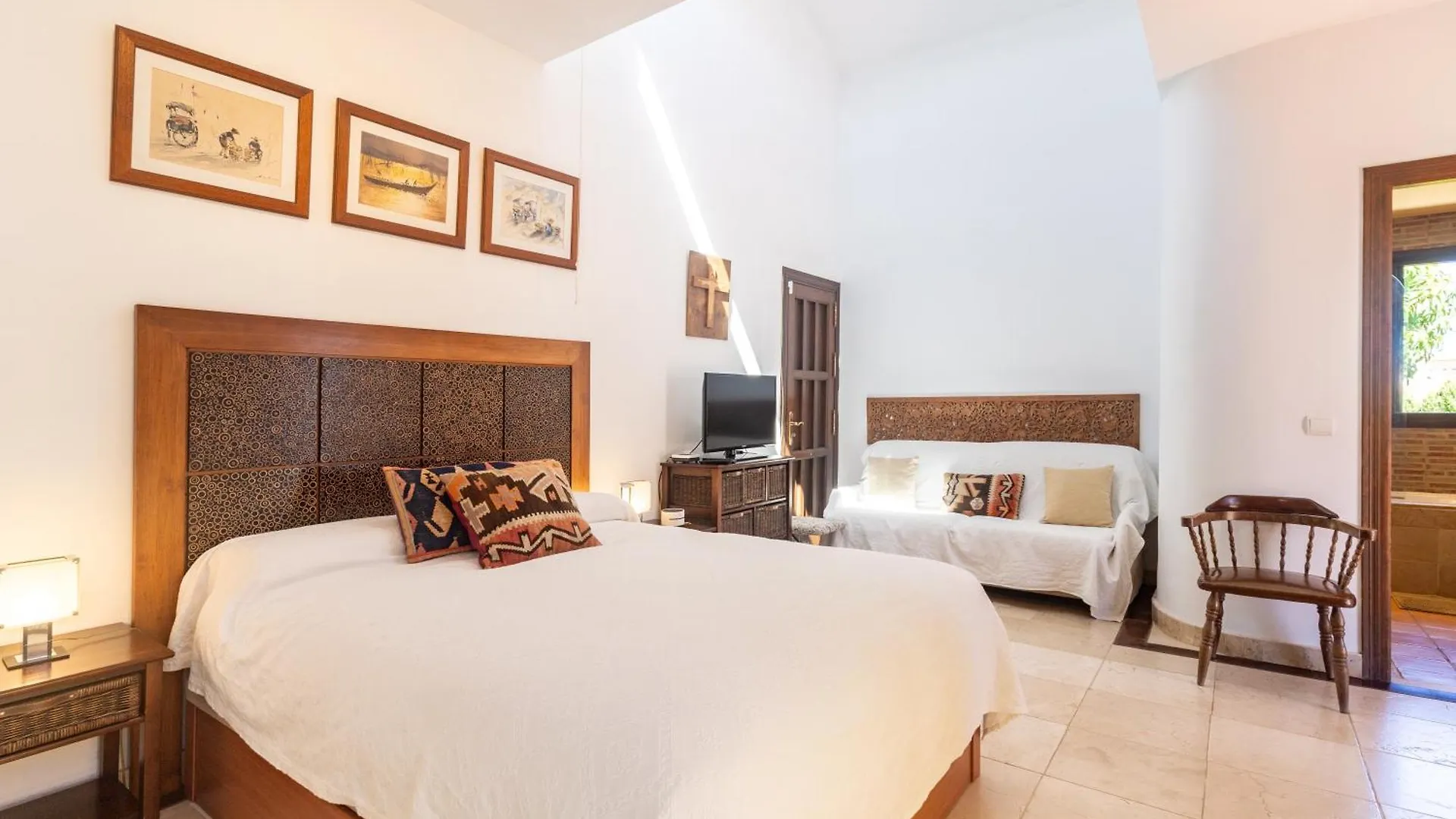 Villa By The Beach 5 Bedrooms Marbella