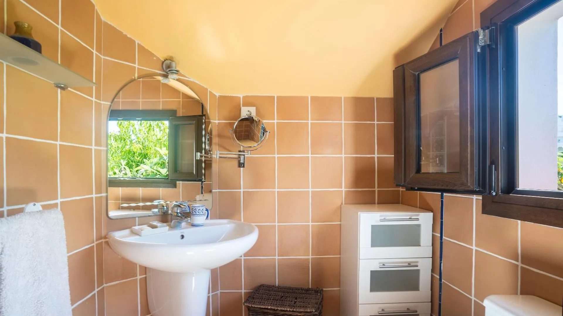 Villa By The Beach 5 Bedrooms Marbella