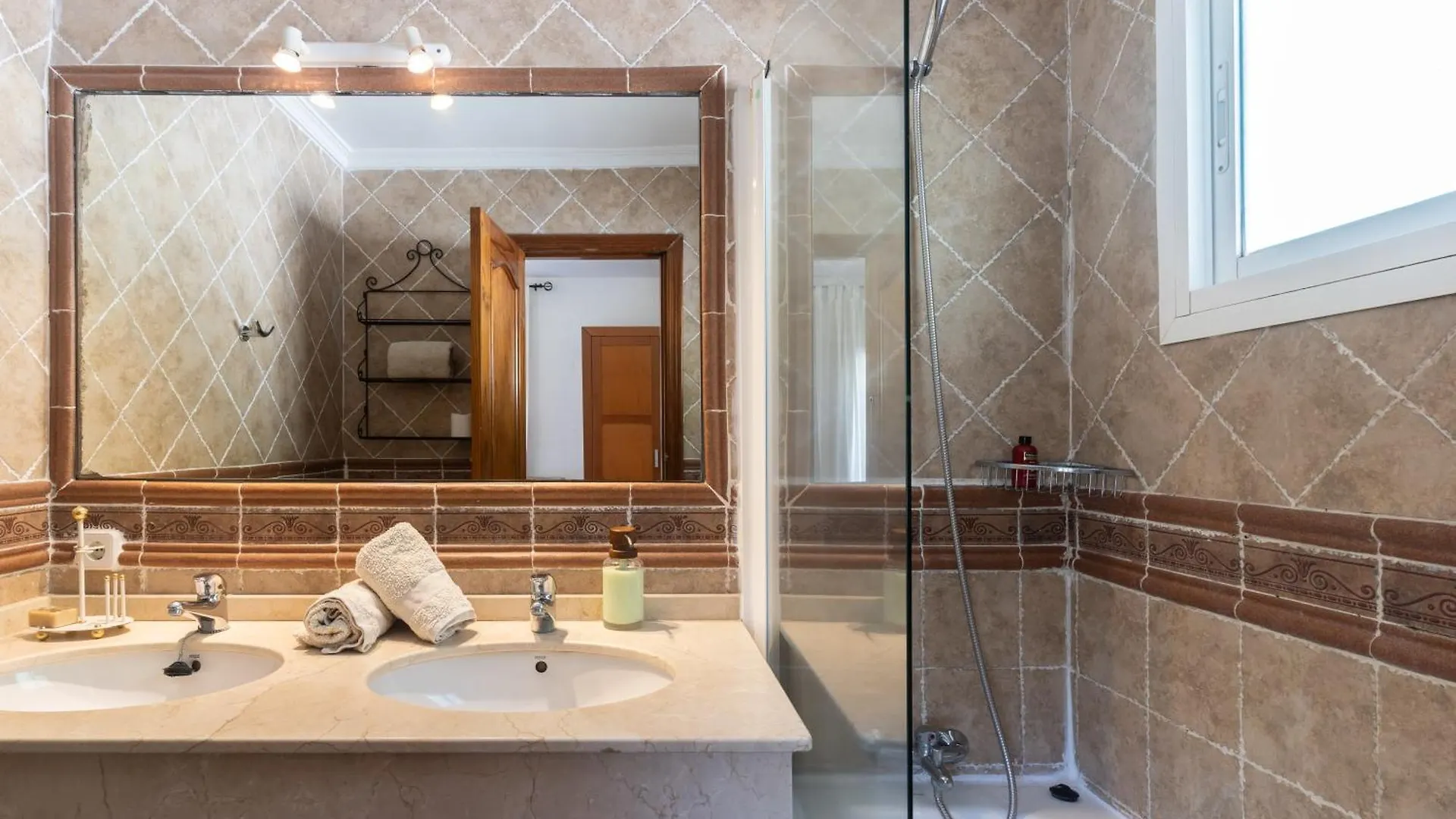 Villa By The Beach 5 Bedrooms Marbella