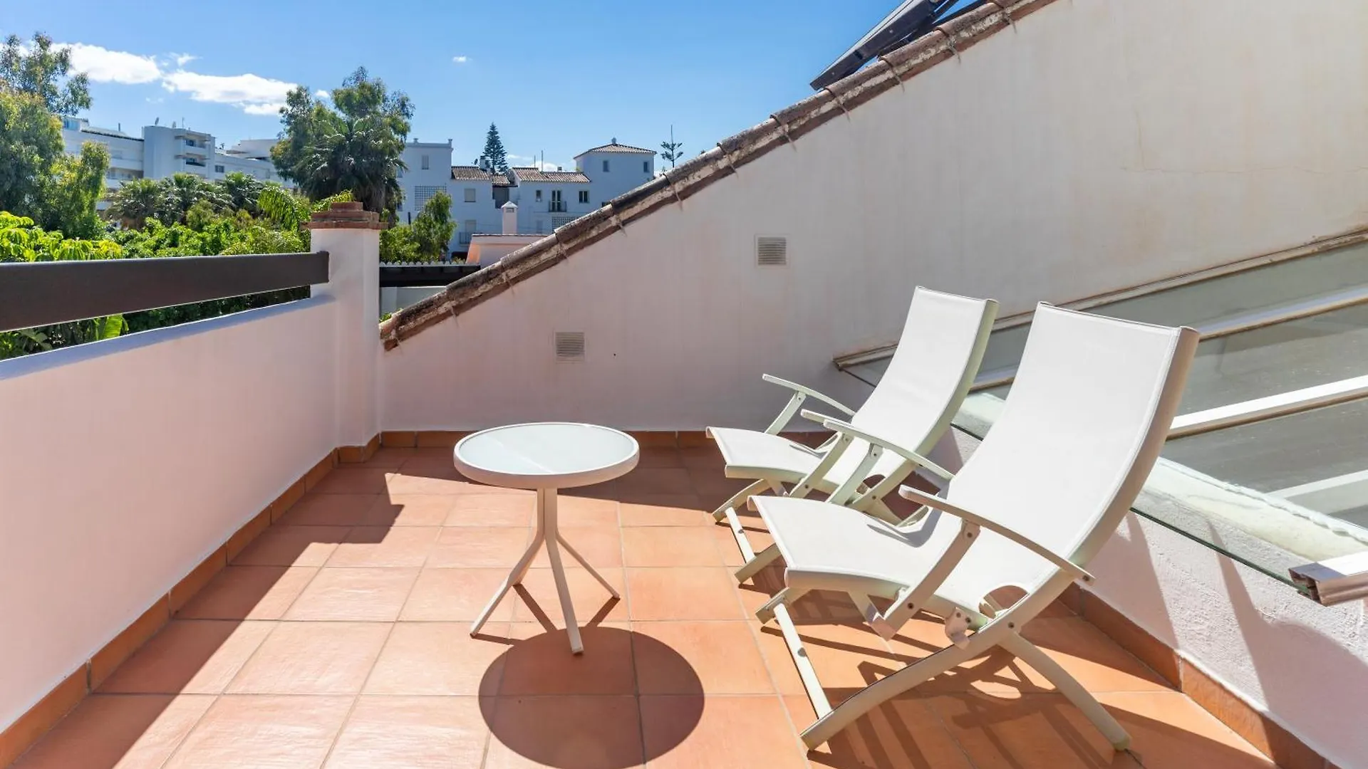 Villa By The Beach 5 Bedrooms Marbella