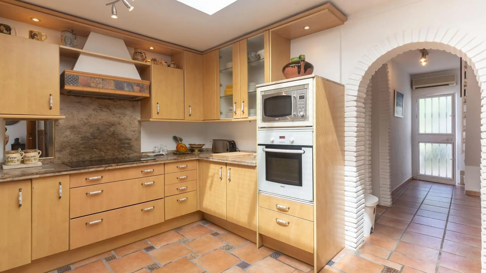 Villa By The Beach 5 Bedrooms Marbella