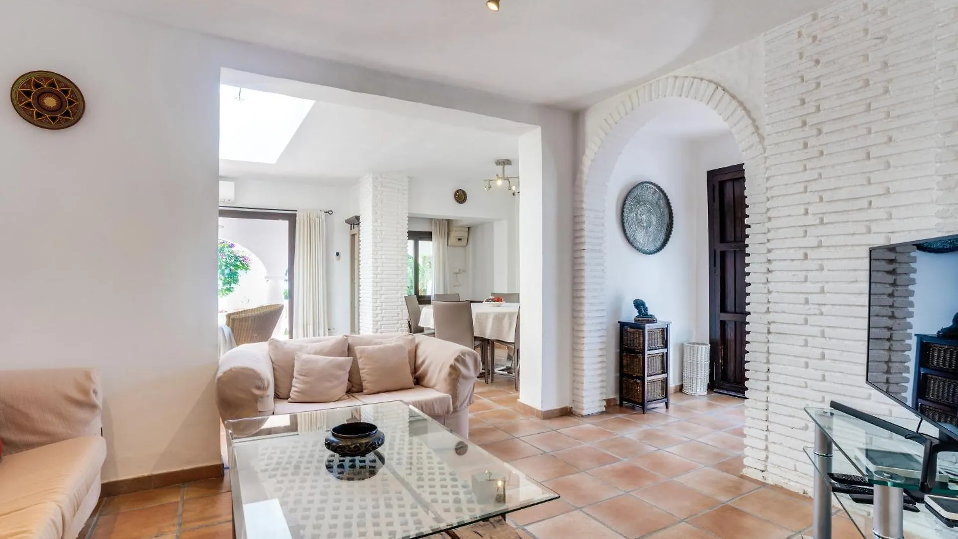 Villa By The Beach 5 Bedrooms Marbella
