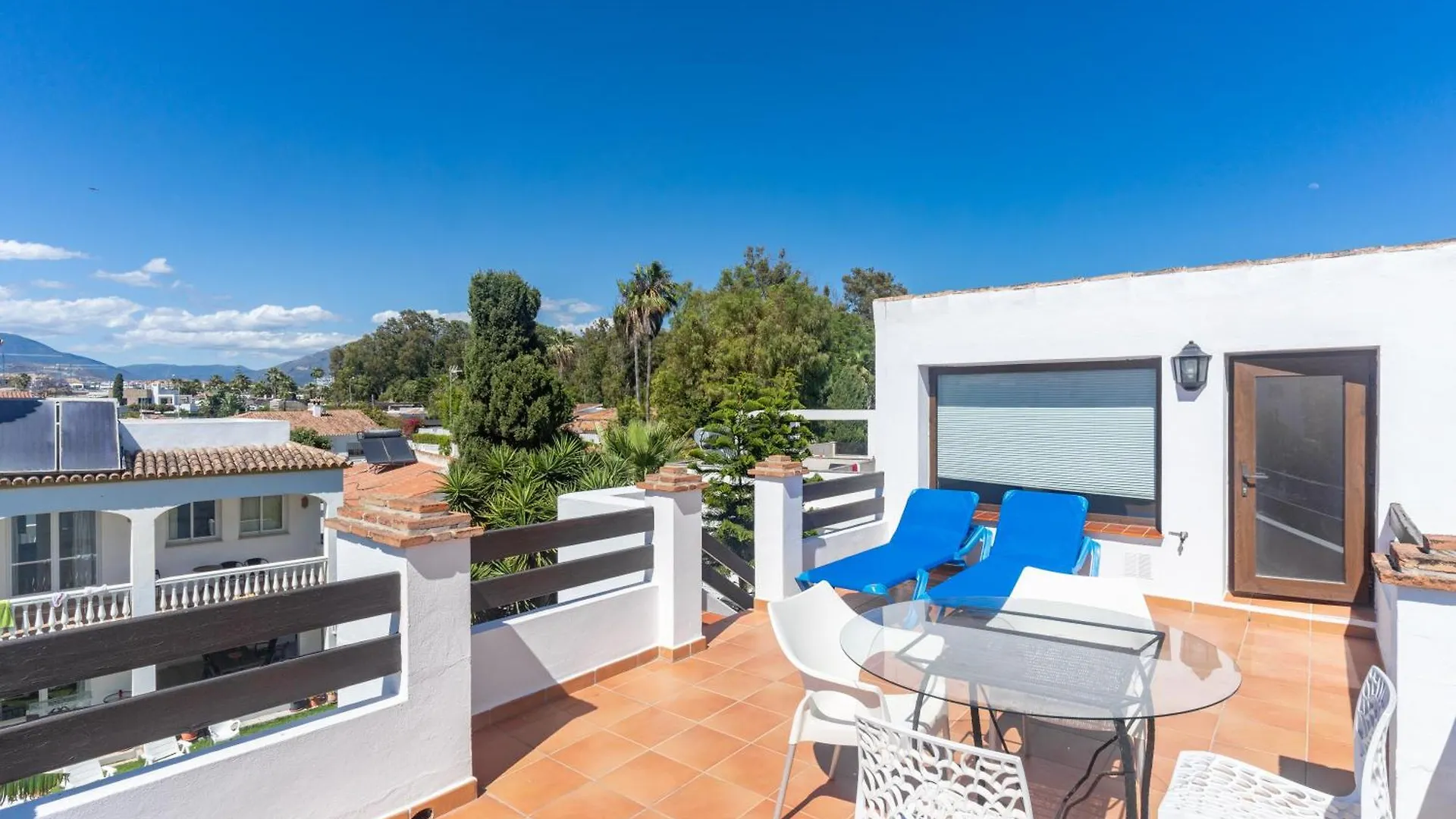Villa By The Beach 5 Bedrooms Marbella