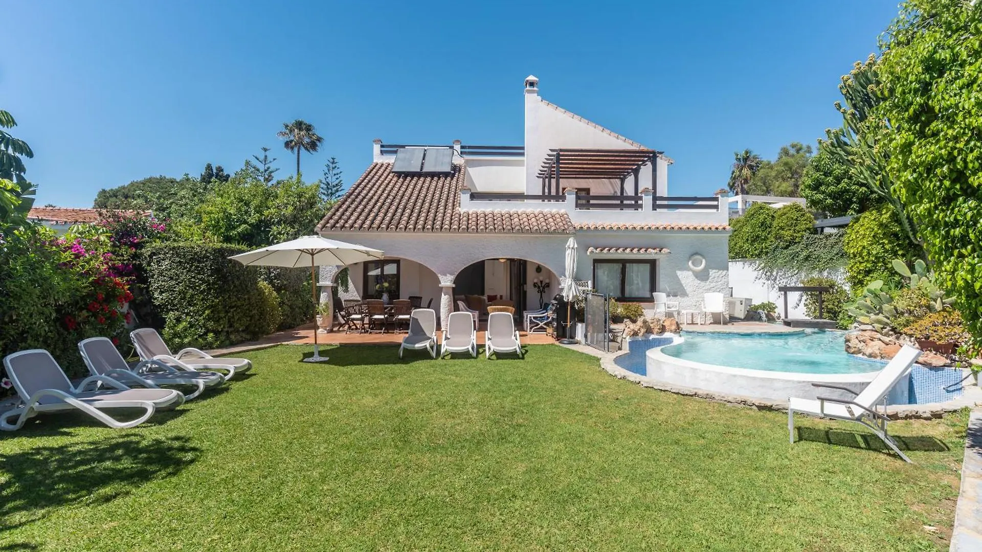 Villa By The Beach 5 Bedrooms Marbella