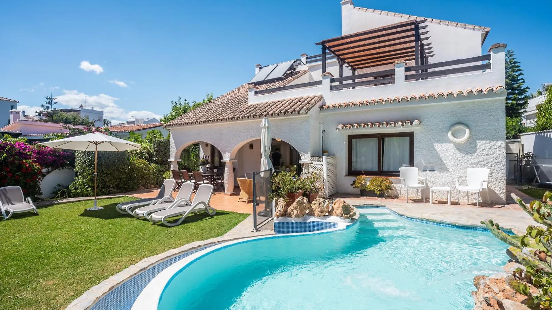 Villa By The Beach 5 Bedrooms Marbella