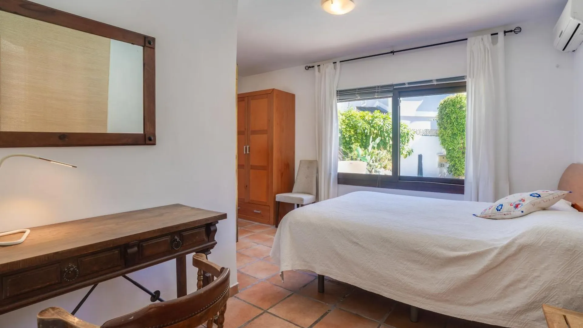 Villa By The Beach 5 Bedrooms Marbella
